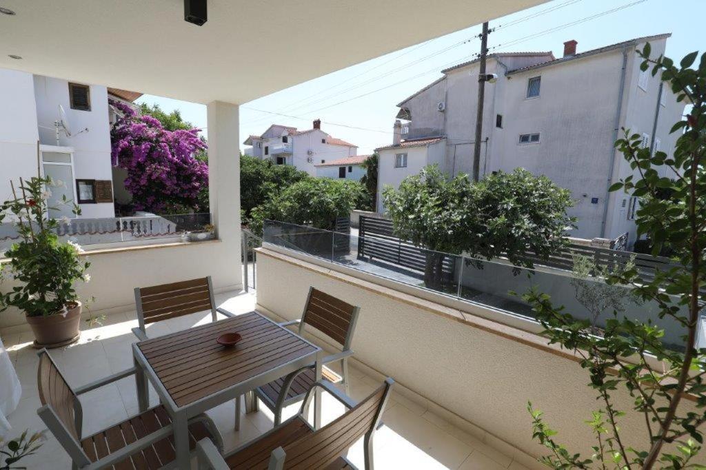 Smil'E Apartments Vodice Extérieur photo